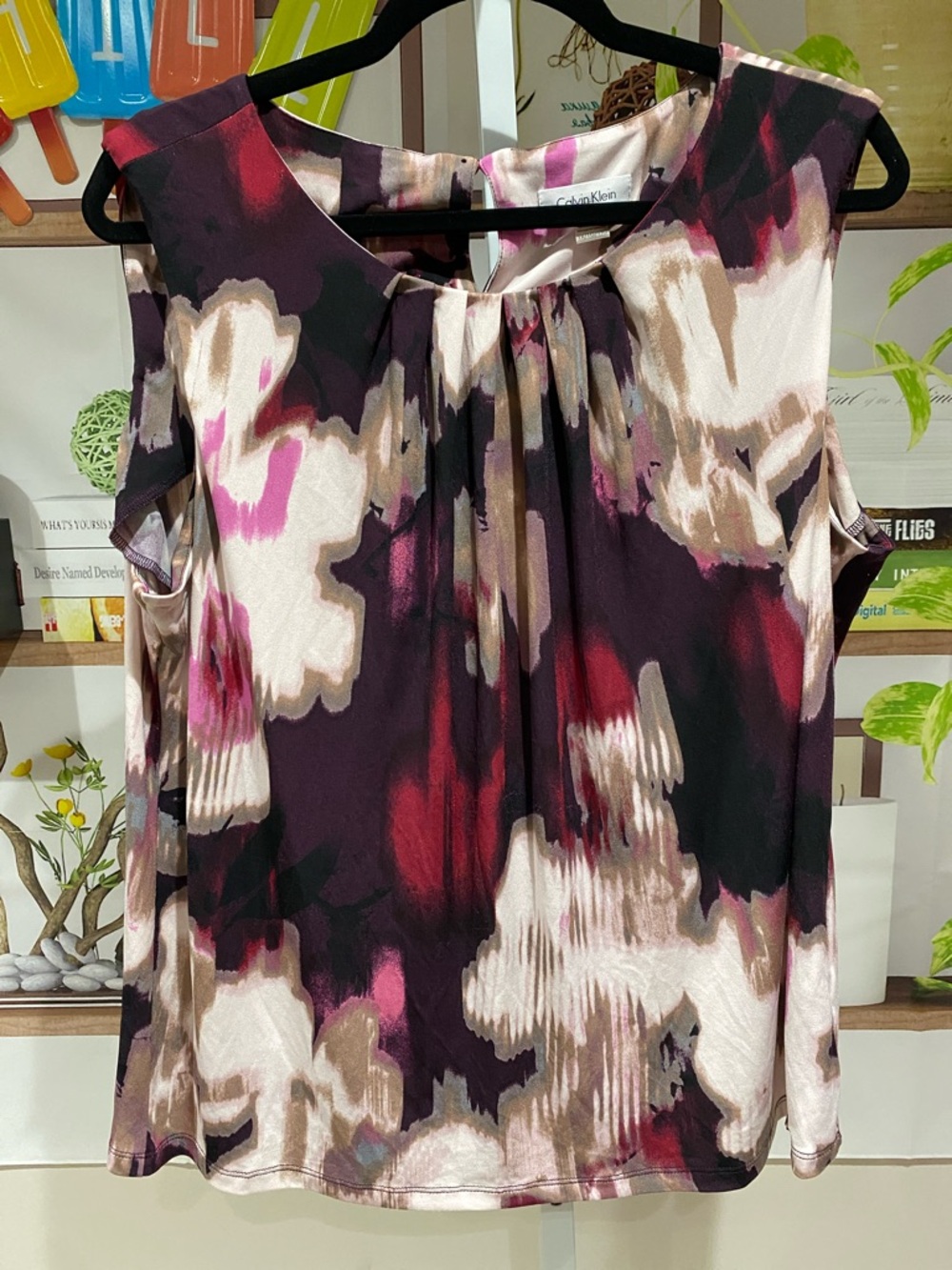 Calvin Klein Floral-Abstract Sleeveless Tank. Size 1 X. Ptp is 24.